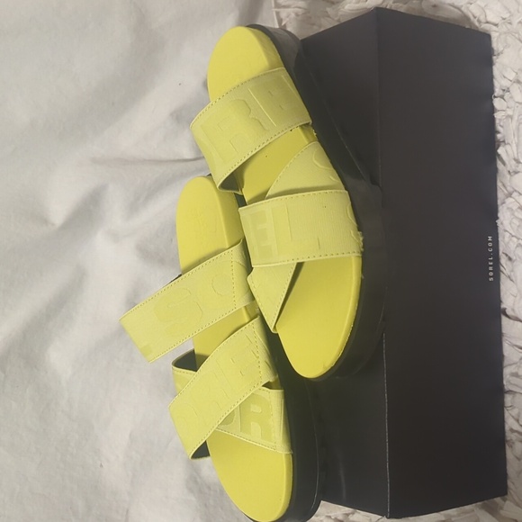 NWT Sorel Roaming yellow strap platform sandals - Picture 2 of 12